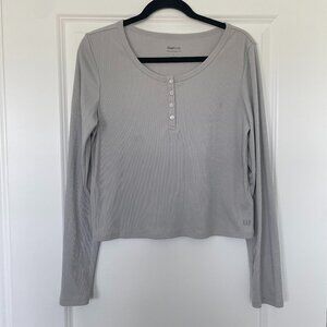 GapBody Ribbed Long Sleeve Henley Scoop Neck Crop Top – Soft, Button Tab, Size L